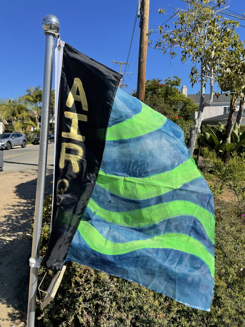 Air quality indicating flag on a pole